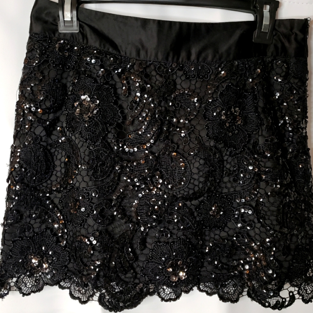 XXI Black Sequined Womens Mini Skirt Scalloped Hem Size M Party Wedding Holidays